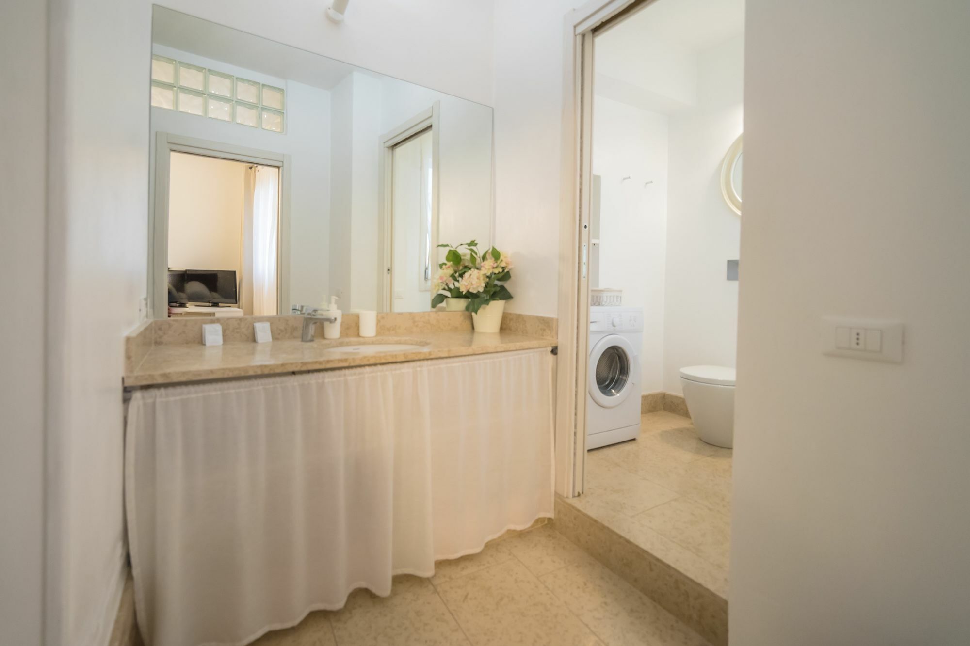 Academia Aparthotel 2*